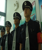 正在執(zhí)勤門衛(wèi)保安